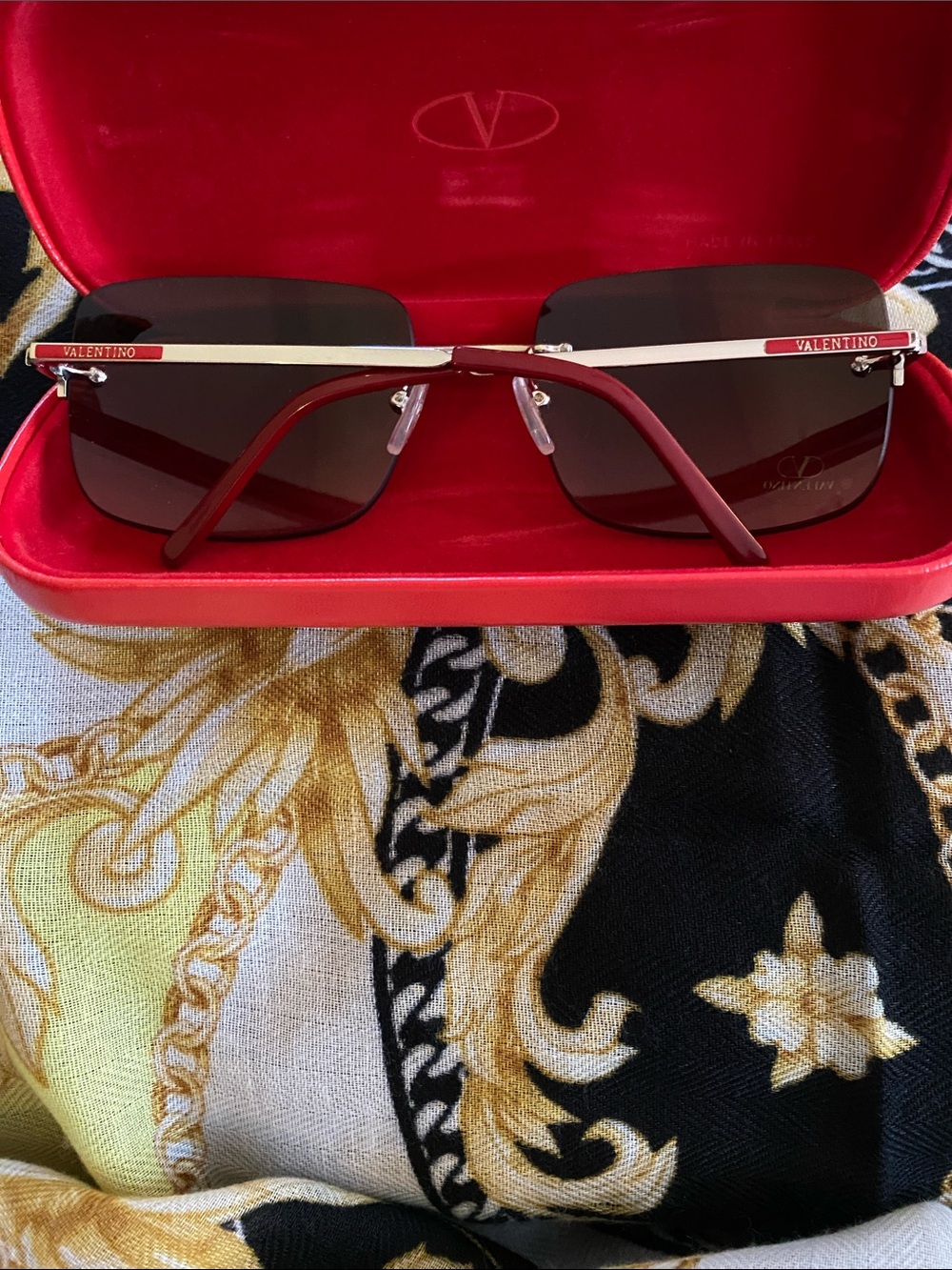 Valentino Made in 🇮🇹 Red Silver Logo Frames Graduated Lenses Sunglasses NWOT